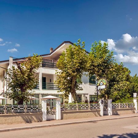 Hotel Eura Marina di Massa Ngoại thất bức ảnh