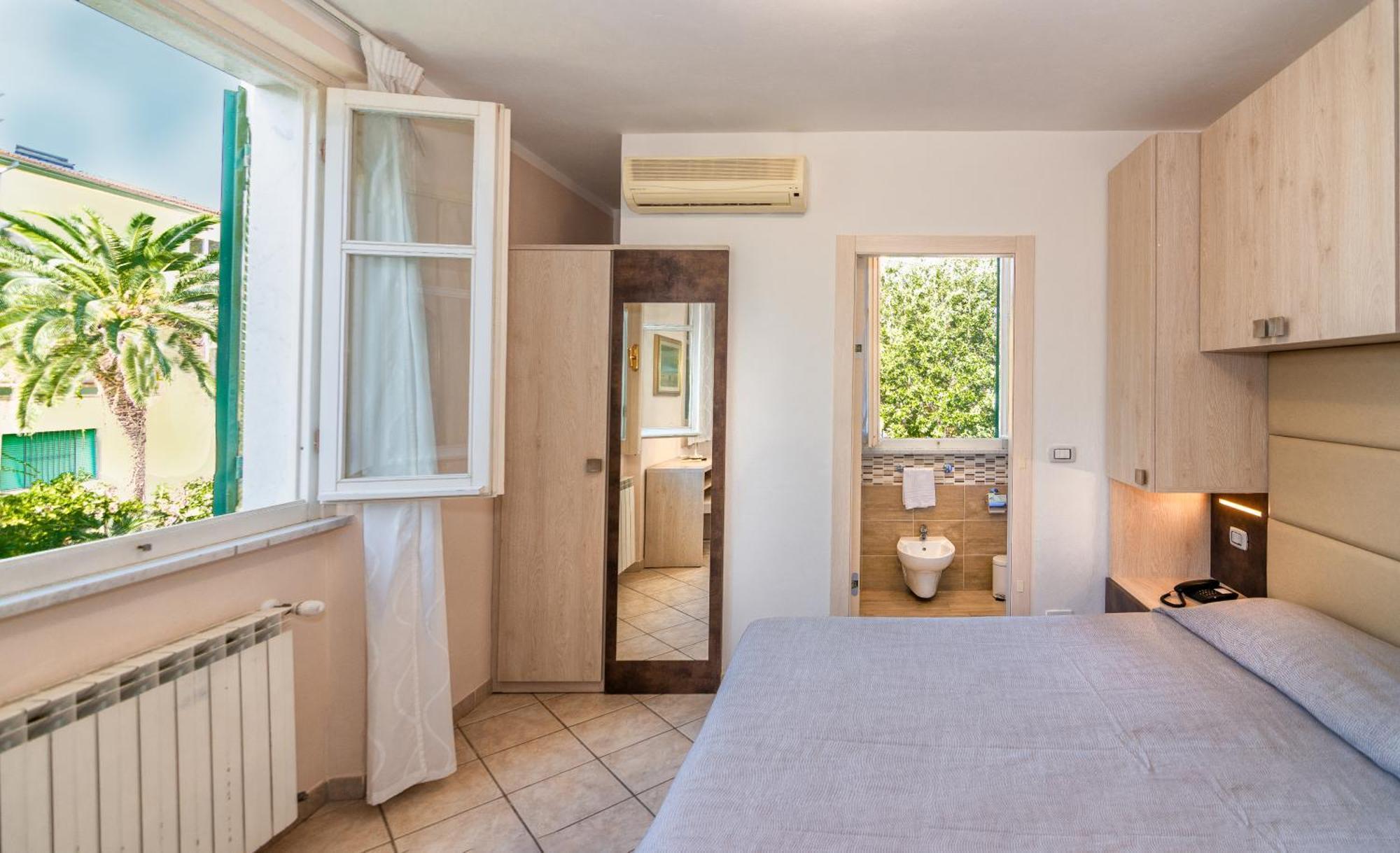Hotel Eura Marina di Massa Ngoại thất bức ảnh