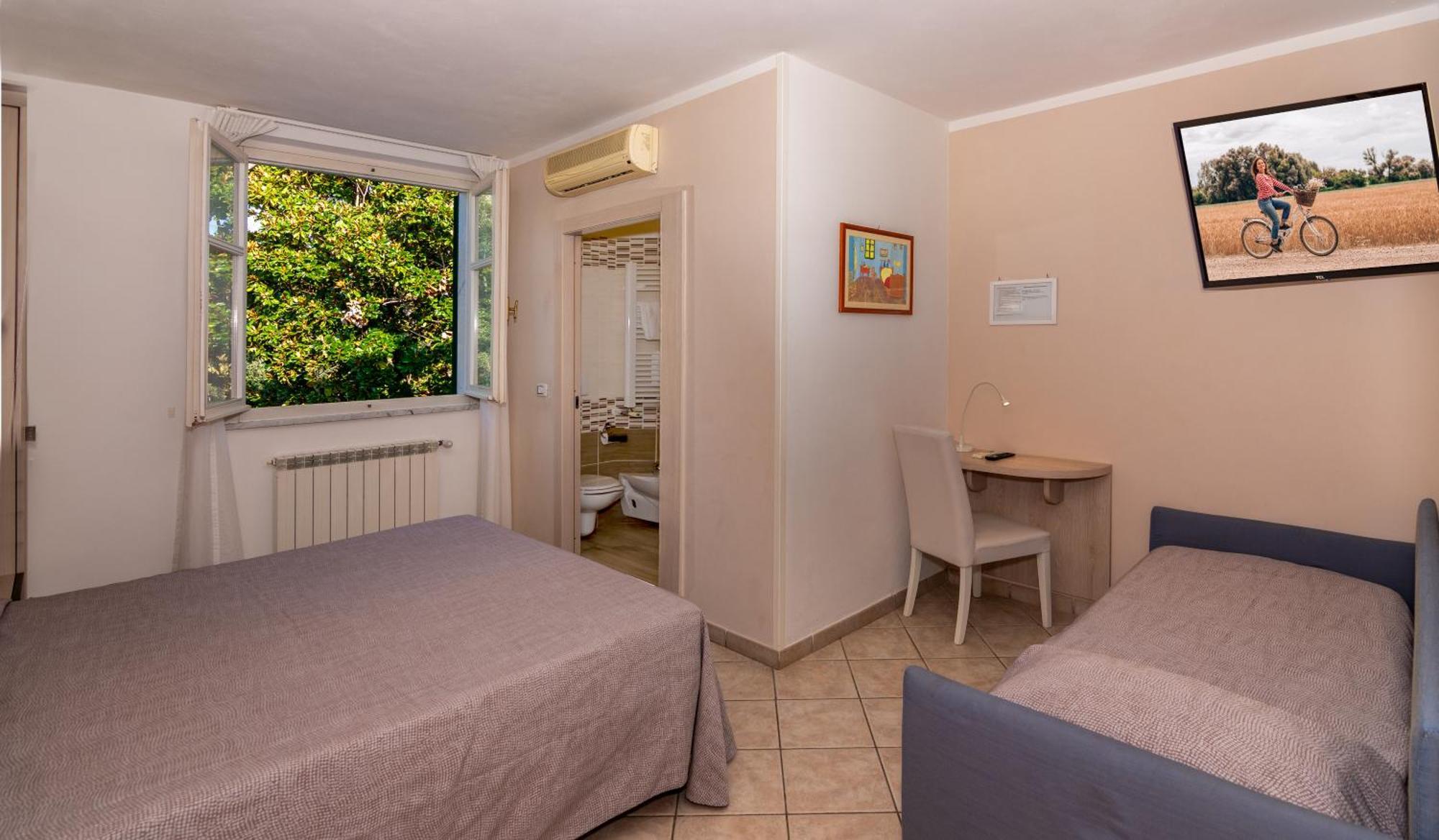 Hotel Eura Marina di Massa Ngoại thất bức ảnh