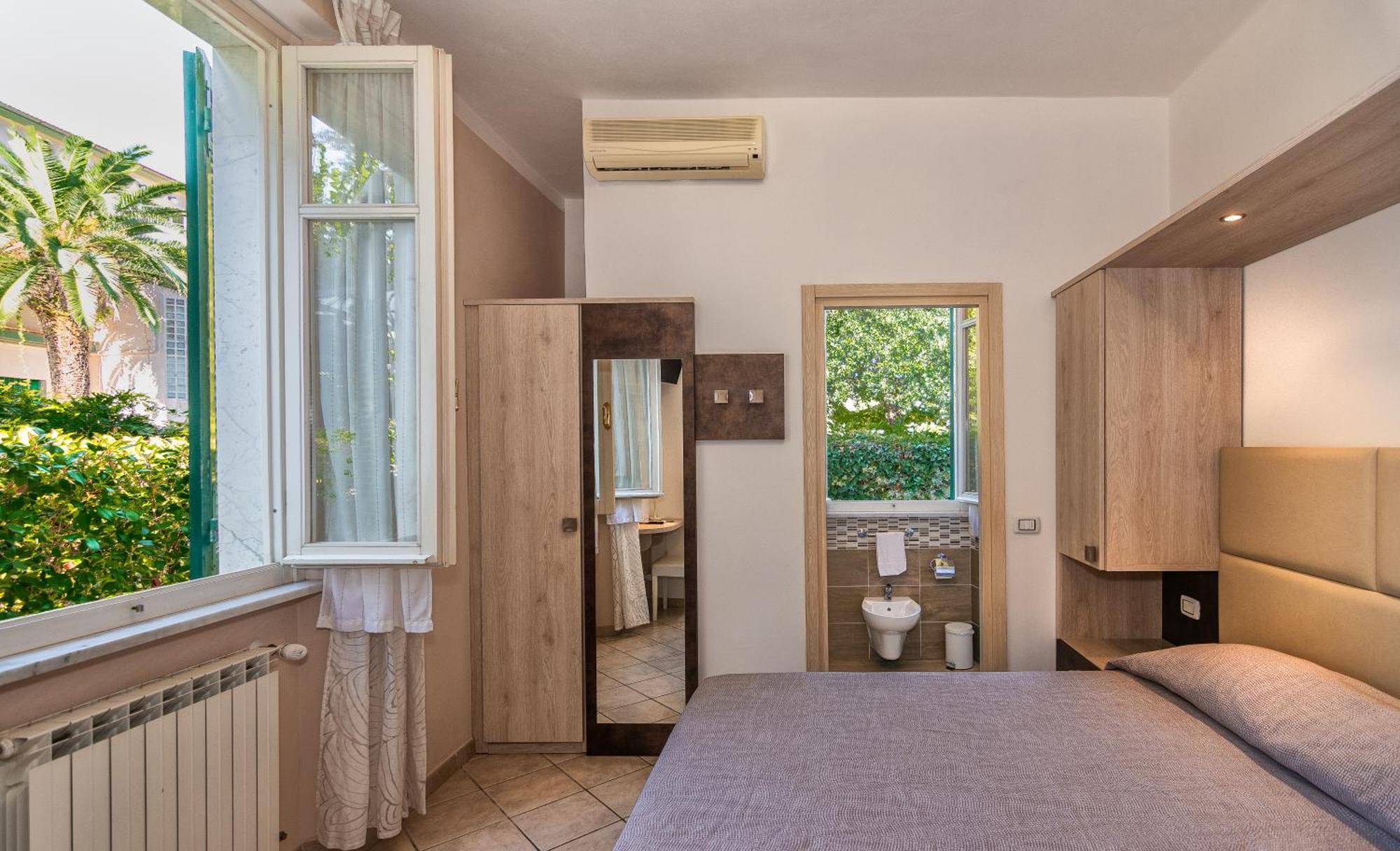 Hotel Eura Marina di Massa Ngoại thất bức ảnh