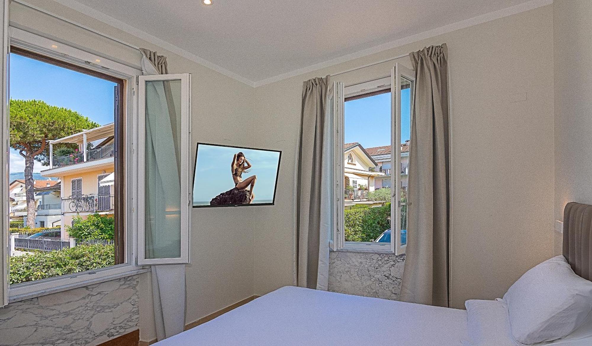 Hotel Eura Marina di Massa Ngoại thất bức ảnh